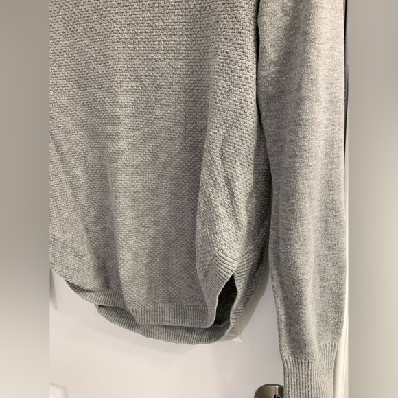 SHRINKING VIOLET • Grey Pullover Sweater - Picture 6 of 8